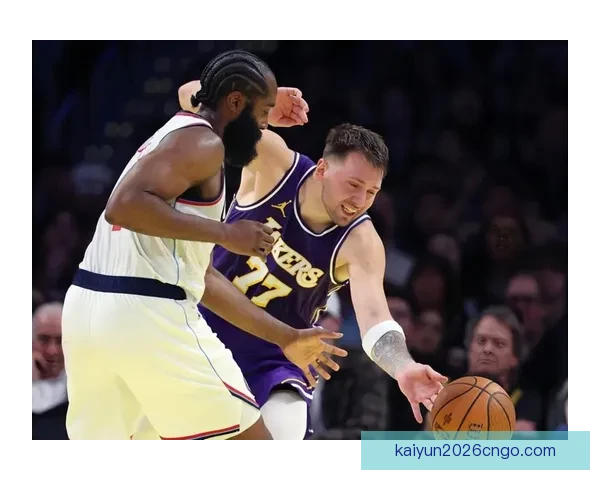 里夫斯腹斜肌二级损伤影响湖人季后赛阵容 专家提出治疗与轮换调整方案